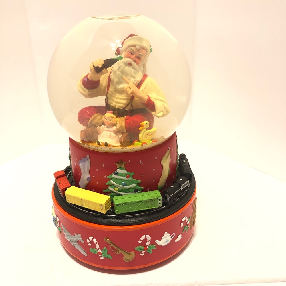Coca Cola Santa snow globe music box